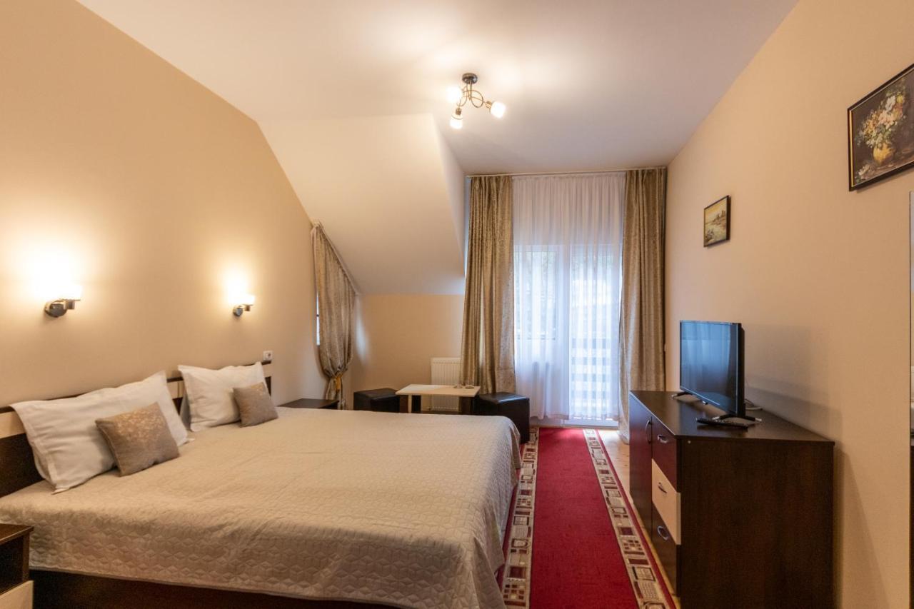Pension Master Sinaia Exterior foto
