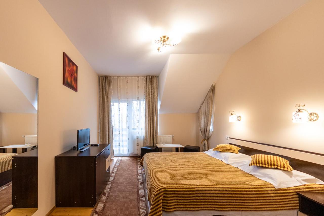 Pension Master Sinaia Exterior foto